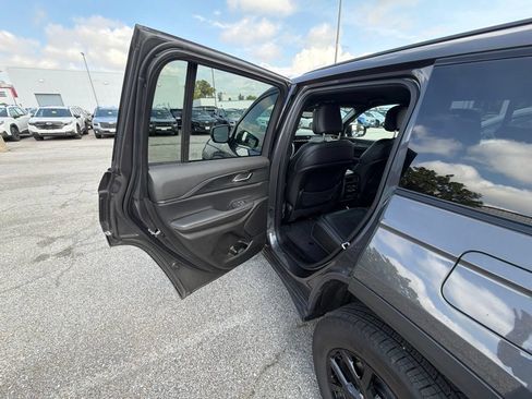 Used 2024 Jeep Grand Cherokee Altitude AWD/4WD image 9