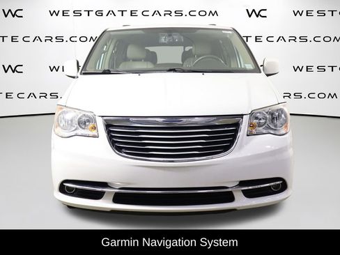 Used 2016 Chrysler Town & Country Touring w/ Driver Convenience Group image 2