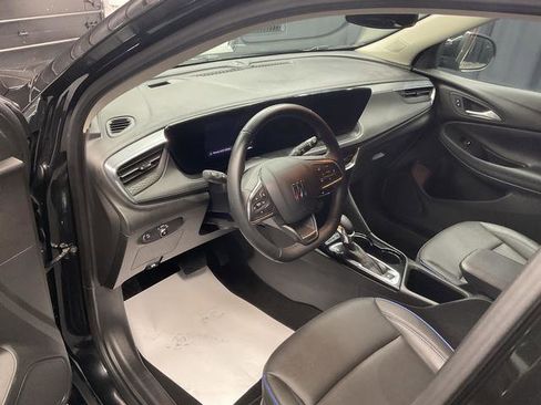 Used 2025 Buick Encore GX Sport Touring image 8