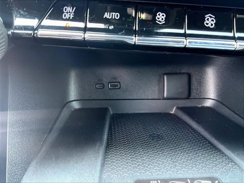 Used 2026 Chevrolet Traverse LT AWD/4WD image 19
