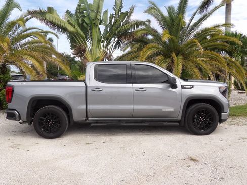 Used 2025 GMC Sierra 1500 Elevation image 9