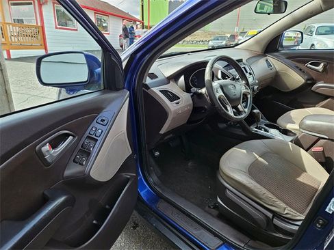 Used 2011 Hyundai Tucson GLS image 10