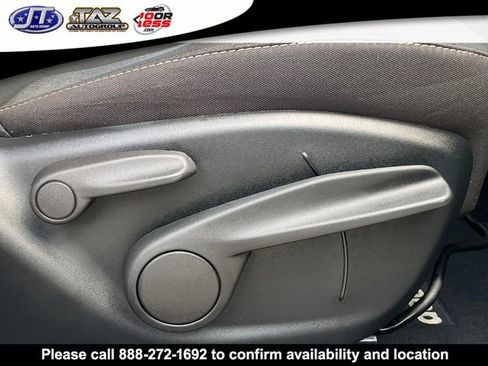 Used 2018 Jeep Cherokee Latitude FWD image 16