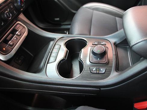 Used 2021 GMC Acadia SLT w/ Elevation Edition AWD/4WD image 27