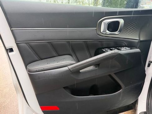 Used 2023 Kia Sorento SX image 10