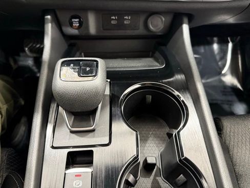 Used 2025 Nissan Rogue SV image 37