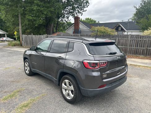 Used 2019 Jeep Compass Latitude w/ Cold Weather Group FWD image 31
