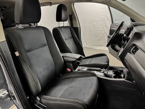 Used 2017 Mitsubishi Outlander SE image 12