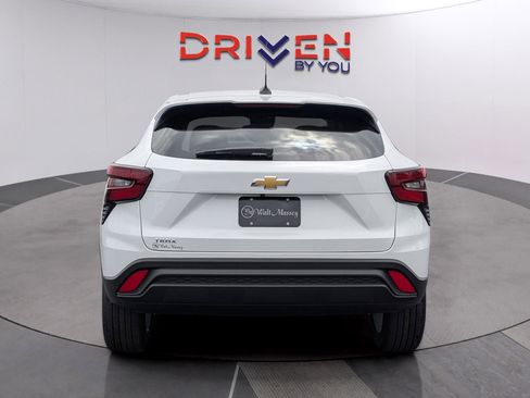 New 2026 Chevrolet Trax LS w/ LS Convenience Package FWD image 4