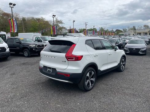Used 2023 Volvo XC40 B5 Plus AWD/4WD image 5