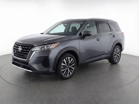 Used 2024 Nissan Kicks SV image 3