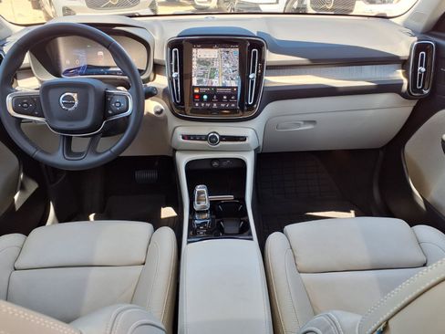 Certified 2023 Volvo XC40 B5 Ultimate w/ Protection Package Premier AWD/4WD image 17