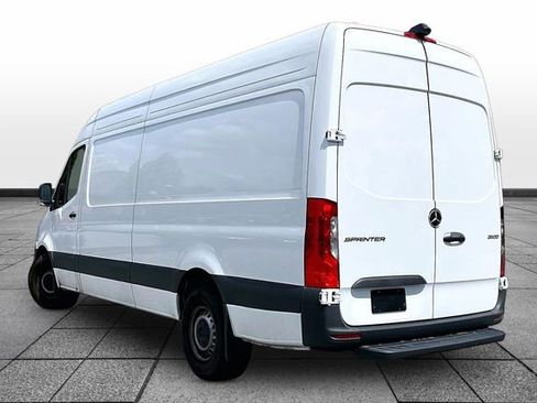 Used 2025 Mercedes-Benz Sprinter 2500 image 3