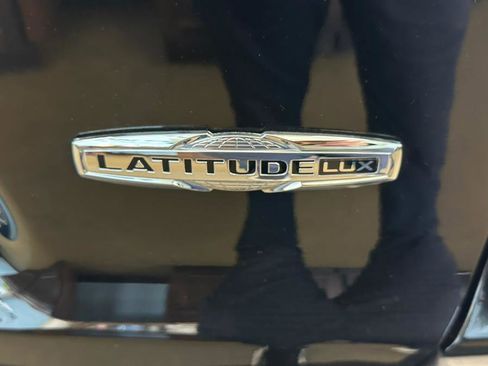 Used 2021 Jeep Cherokee Latitude Lux w/ Sun & Sound Group image 28