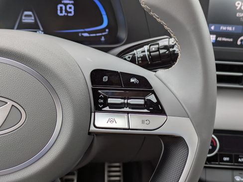 Certified 2025 Hyundai Elantra Sport image 22