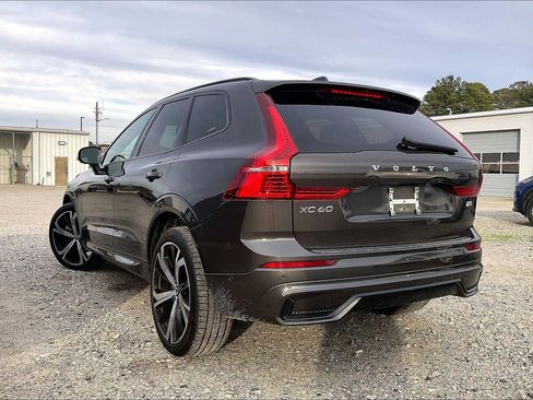 Used 2022 Volvo XC60 B5 R-Design w/ Advanced Package image 4