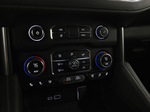 Used 2023 Chevrolet Suburban Premier image 26