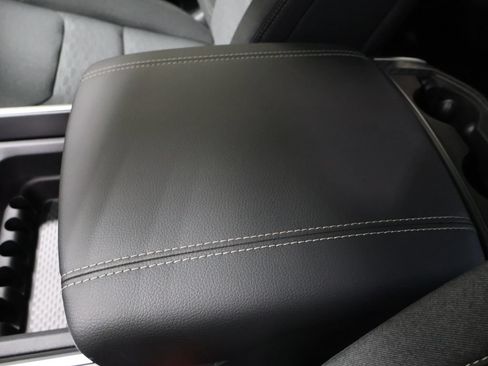 New 2026 RAM 1500 4x4 Crew Cab image 23