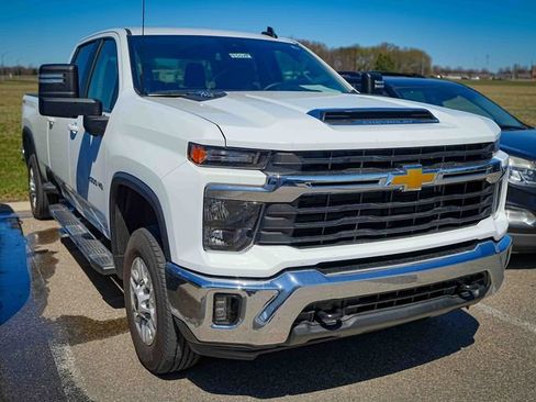 Used 2025 Chevrolet Silverado 2500 LT w/ Convenience Package AWD/4WD image 3