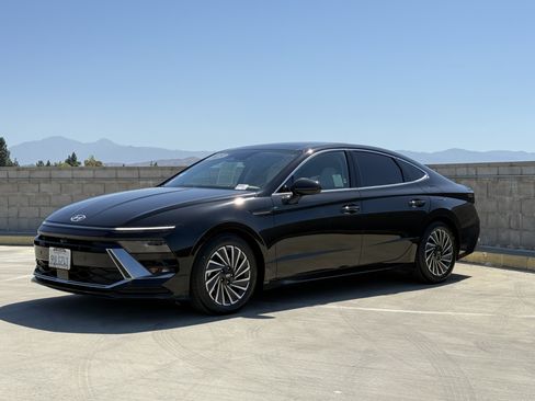 Used 2025 Hyundai Sonata Limited FWD image 8