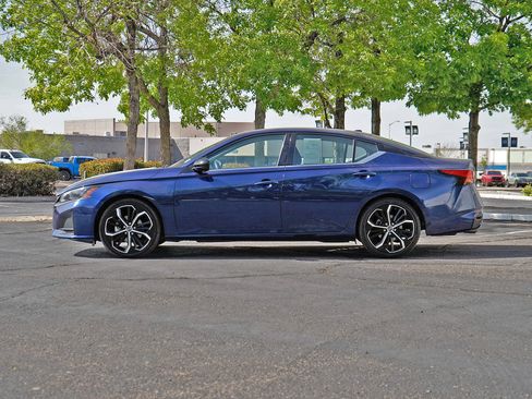 Used 2024 Nissan Altima 2.5 SR FWD image 7