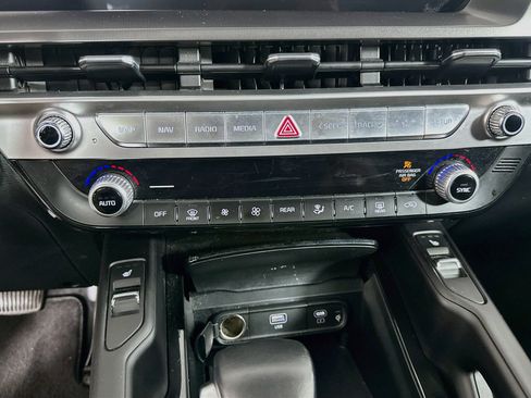 Used 2025 Kia Telluride S FWD image 23