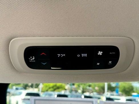 Used 2024 Chrysler Pacifica Touring-L AWD/4WD image 19
