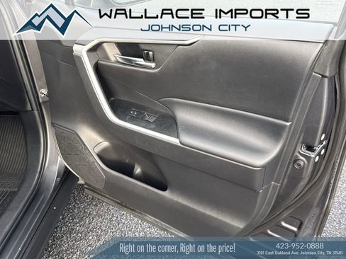 Used 2022 Toyota RAV4 XLE AWD/4WD image 36