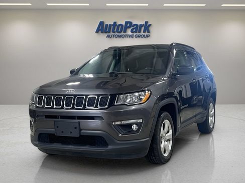 Used 2018 Jeep Compass Latitude w/ Popular Equipment Group AWD/4WD image 3