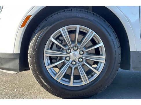 Used 2017 Cadillac XT5 Luxury w/ Driver Awareness Package image 31