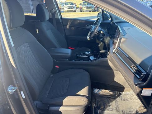 Used 2023 Kia Sportage LX image 10