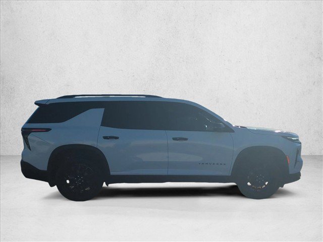 Used 2025 Chevrolet Traverse LT w/ Midnight/Sport Edition FWD image 4