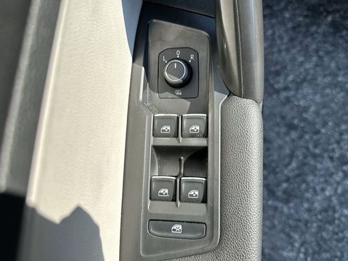 Used 2021 Volkswagen Tiguan SEL image 13