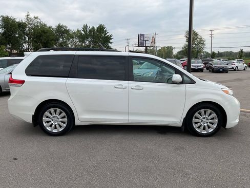 Used 2011 Toyota Sienna Limited w/ Premium Pkg AWD/4WD image 9
