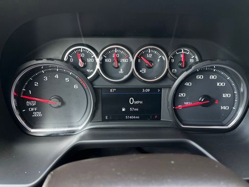 Used 2023 Chevrolet Suburban LS RWD image 17