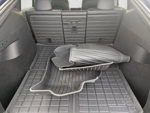 Used 2022 Tesla Model Y Long Range image 6