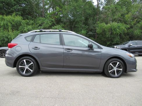 Used 2022 Subaru Impreza 2.0i Premium w/ Popular Package #2 AWD/4WD image 2