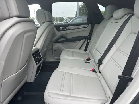 Used 2021 Porsche Cayenne AWD/4WD image 23