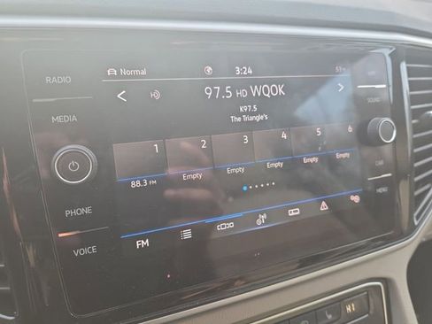 Used 2023 Volkswagen Atlas SE w/ Panoramic Sunroof Package image 35