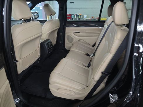 Used 2025 Jeep Grand Cherokee L Limited w/ Luxury Tech Group II image 8