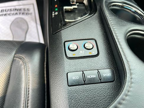 Used 2014 Toyota Avalon Limited FWD image 22