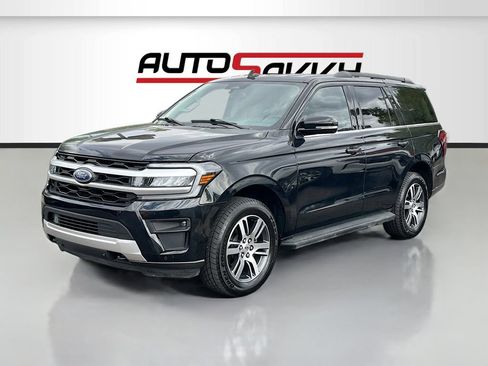 Used 2023 Ford Expedition XLT AWD/4WD image 3