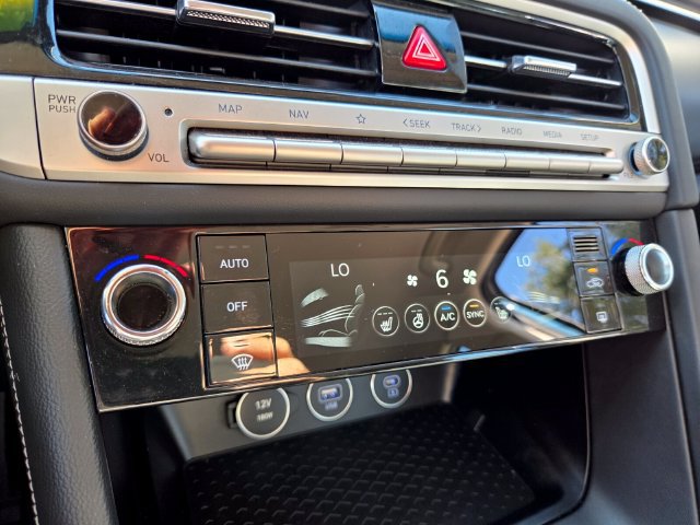 Used 2025 Genesis G70 2.5T AWD/4WD image 26
