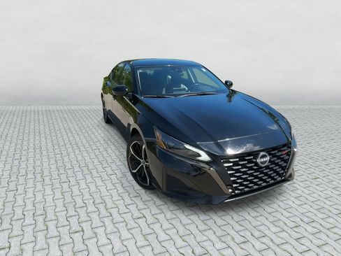 Certified 2024 Nissan Altima 2.5 SR FWD image 3
