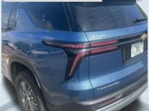 Used 2024 Chevrolet Traverse LT image 1