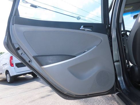 Used 2013 Hyundai Accent GLS w/ Premium Pkg FWD image 38