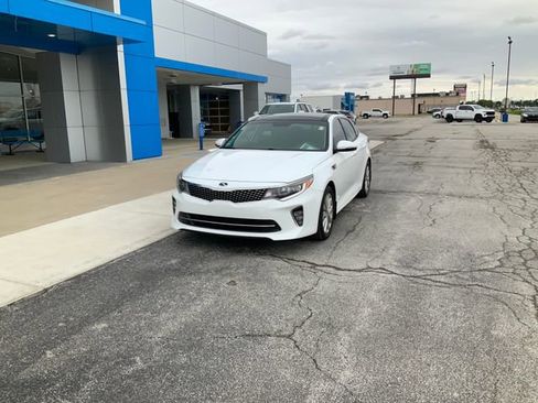 Used 2018 Kia Optima S w/ Panoramic Sunroof Package FWD image 2