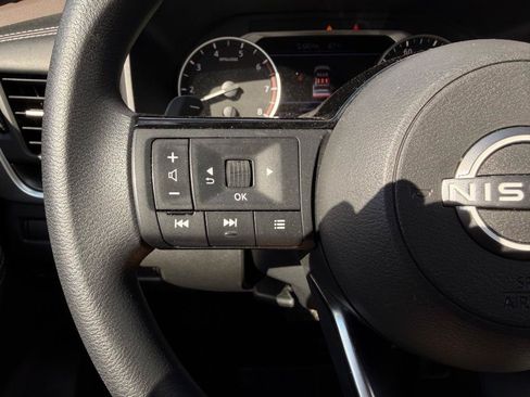Used 2023 Nissan Rogue SV FWD image 11