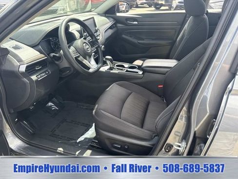 Used 2024 Nissan Altima 2.5 SV FWD image 18