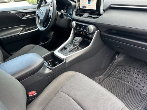 Used 2025 Toyota RAV4 XLE AWD/4WD image 15